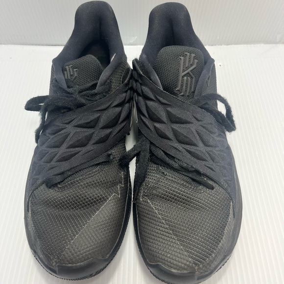Nike Zoom Kyrie 3 Basketball Shoes‎ Men’s Size 8 Triple Black Marble - Picture 1 of 8
